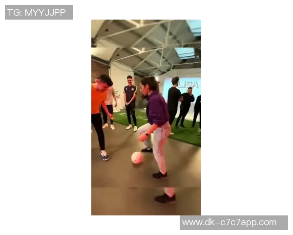 篮球巨星挑战足球赛场 看他们如何跨界展现竞技天赋 篮球巨星挑战足球赛场 看他们如何跨界展现竞技天赋