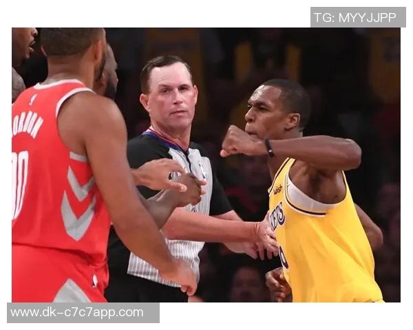 足球场上的冲突与风波：几大球星激烈打架事件回顾