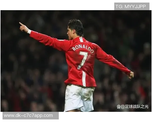 八十年代闪耀足球球星回顾：传奇人物与时代印记的交织与辉煌