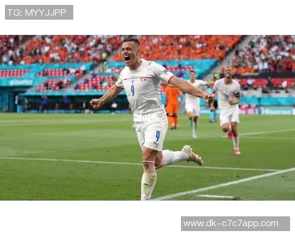 捷克足球头号球星闪耀赛场引领国家队冲击国际大赛荣耀